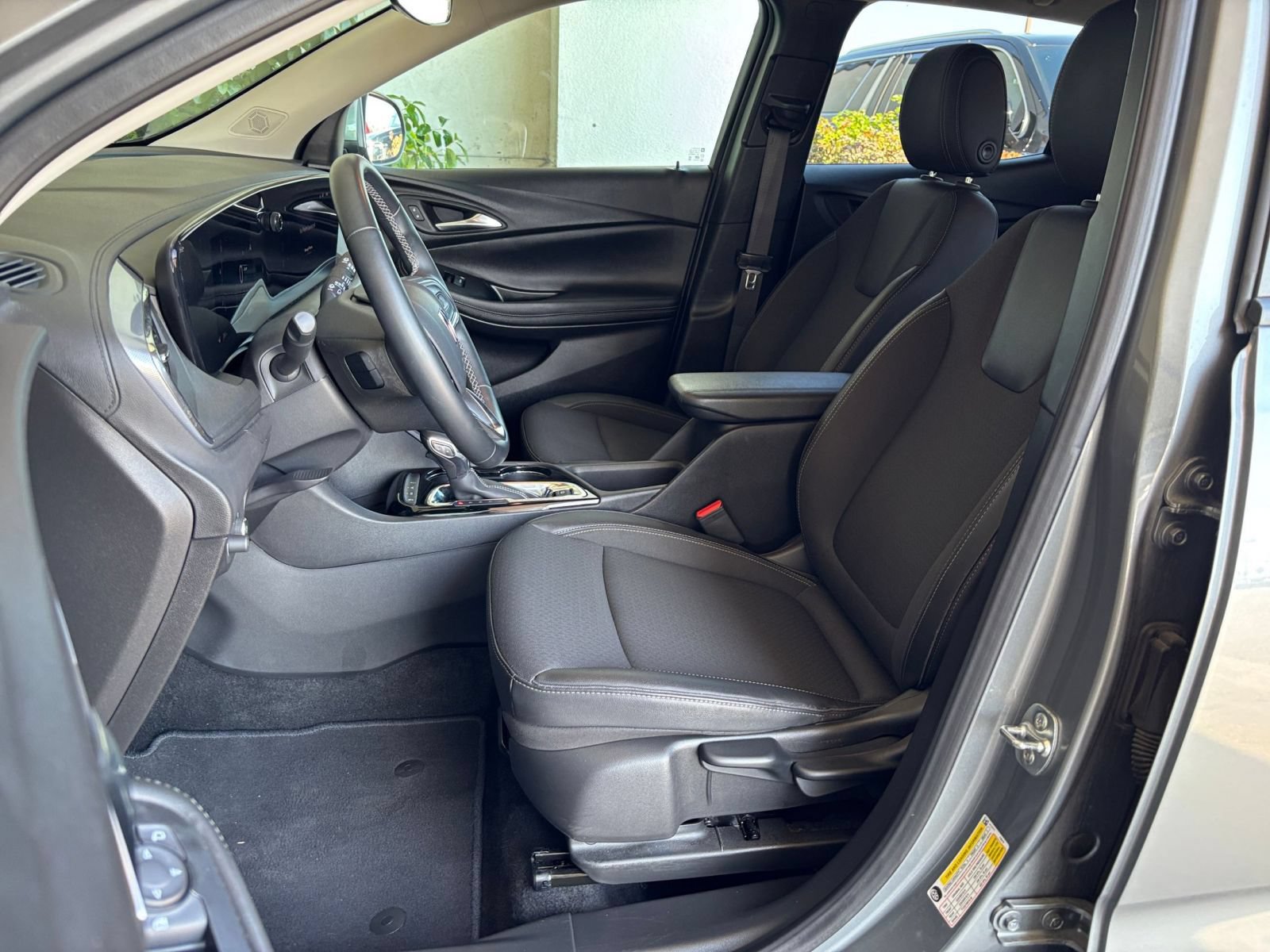 Used 2025 Buick Encore GX Preferred AWD/4WD image 36