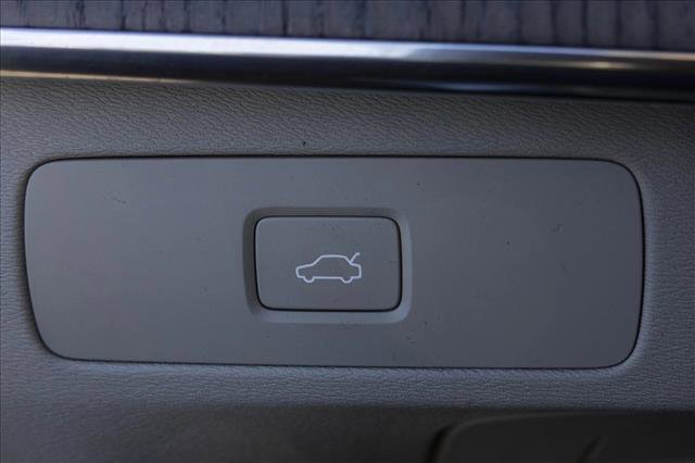 Used 2023 Volvo XC90 B6 Ultimate w/ Protection Package Premier image 13