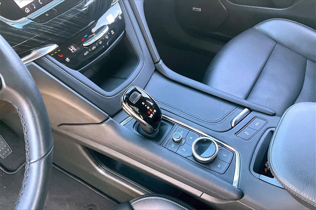Used 2025 Cadillac XT6 Premium Luxury image 14