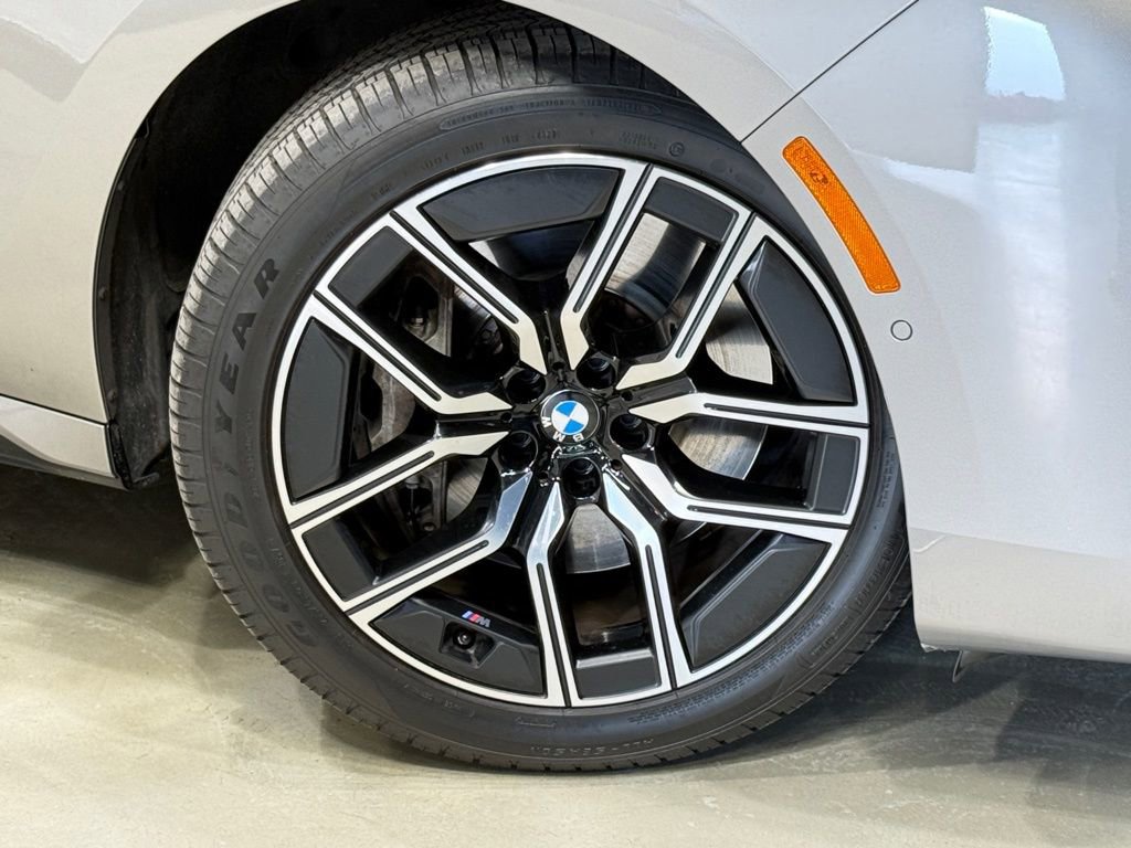 Used 2023 BMW 760i xDrive image 10