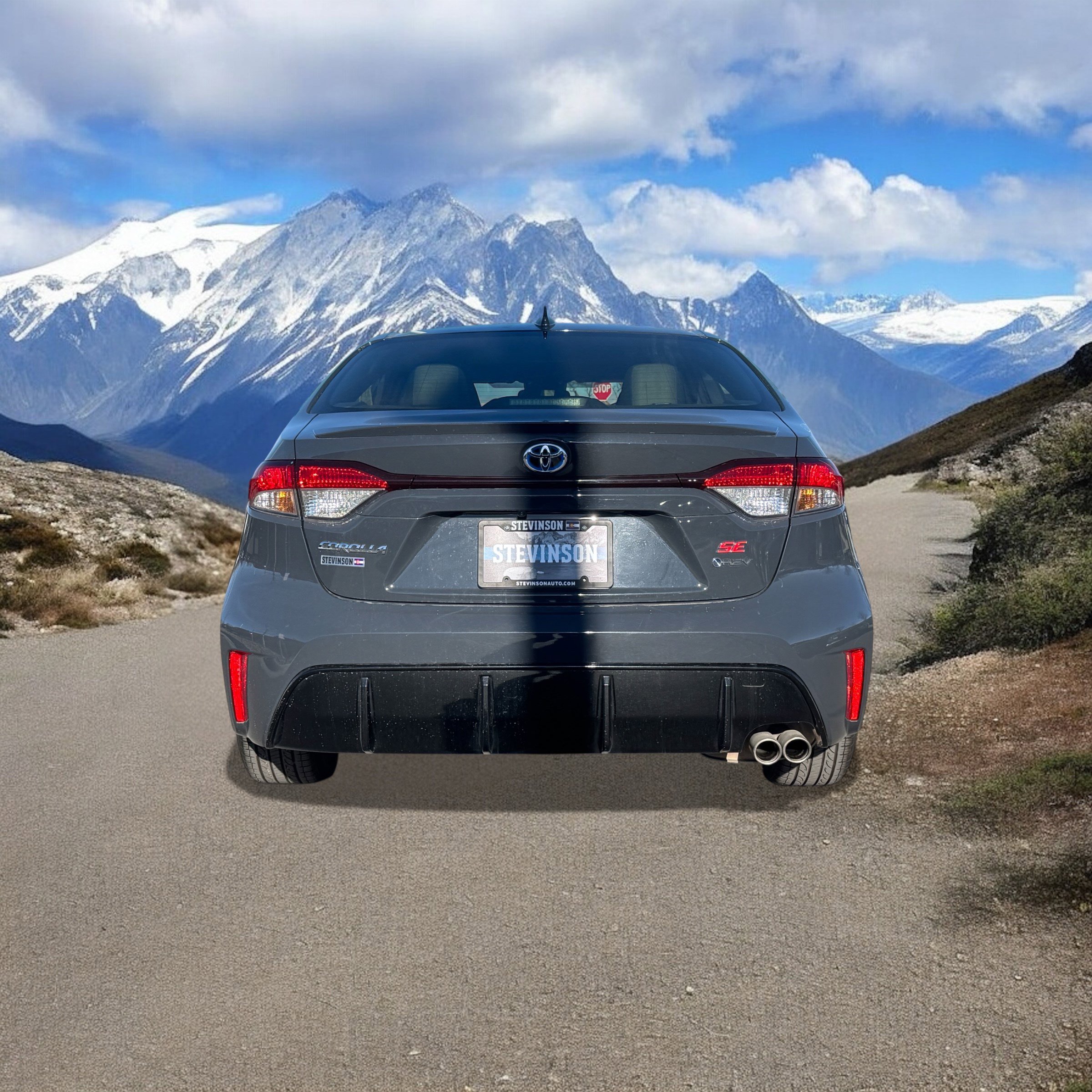 Used 2025 Toyota Corolla SE w/ SE Premium Package image 4