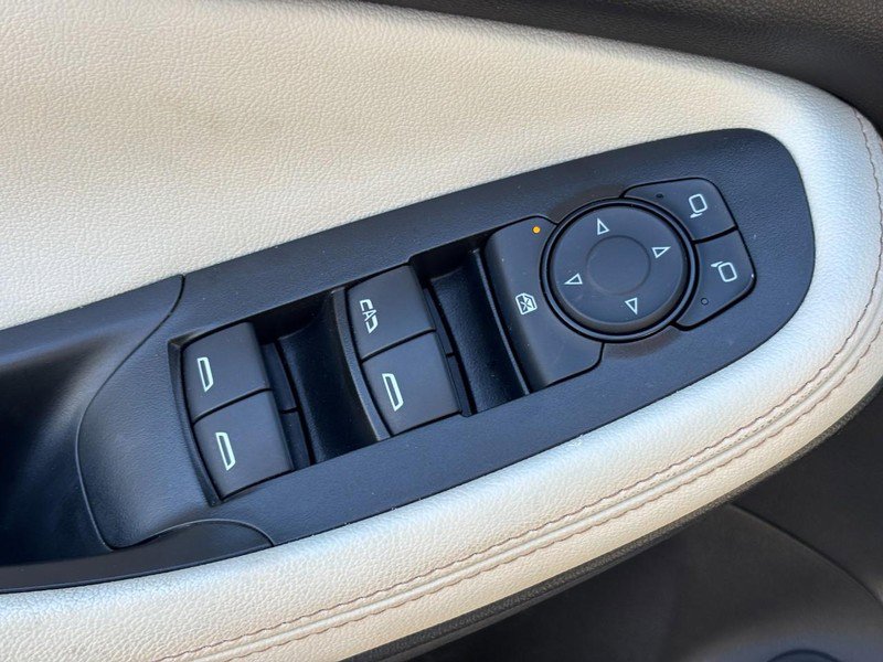 Used 2025 Buick Encore GX Avenir w/ Avenir Technology Package image 16