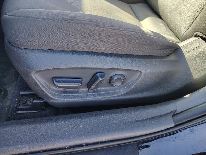 Used 2020 Toyota Camry LE FWD image 11