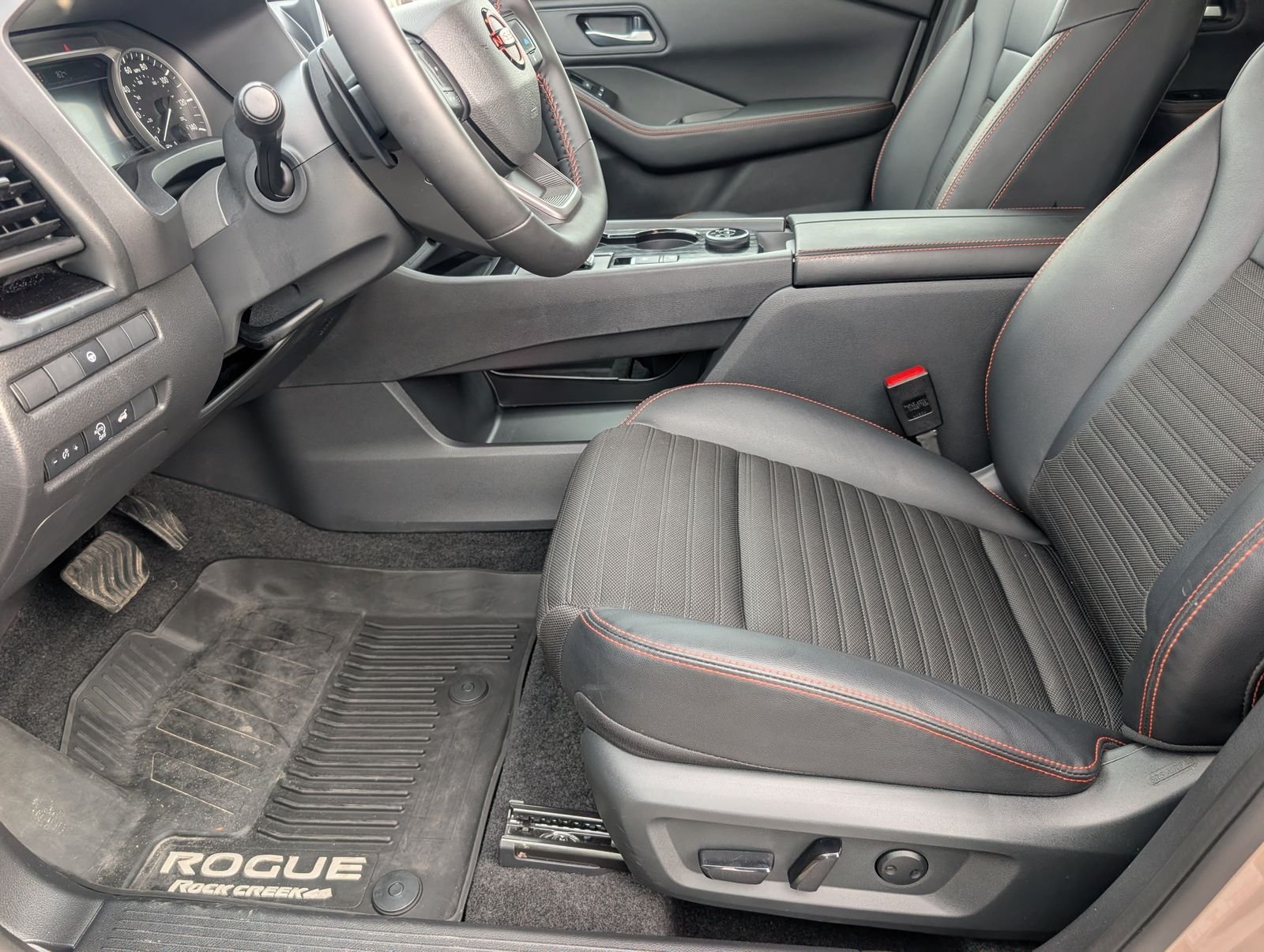 Used 2026 Nissan Rogue SV AWD/4WD image 14