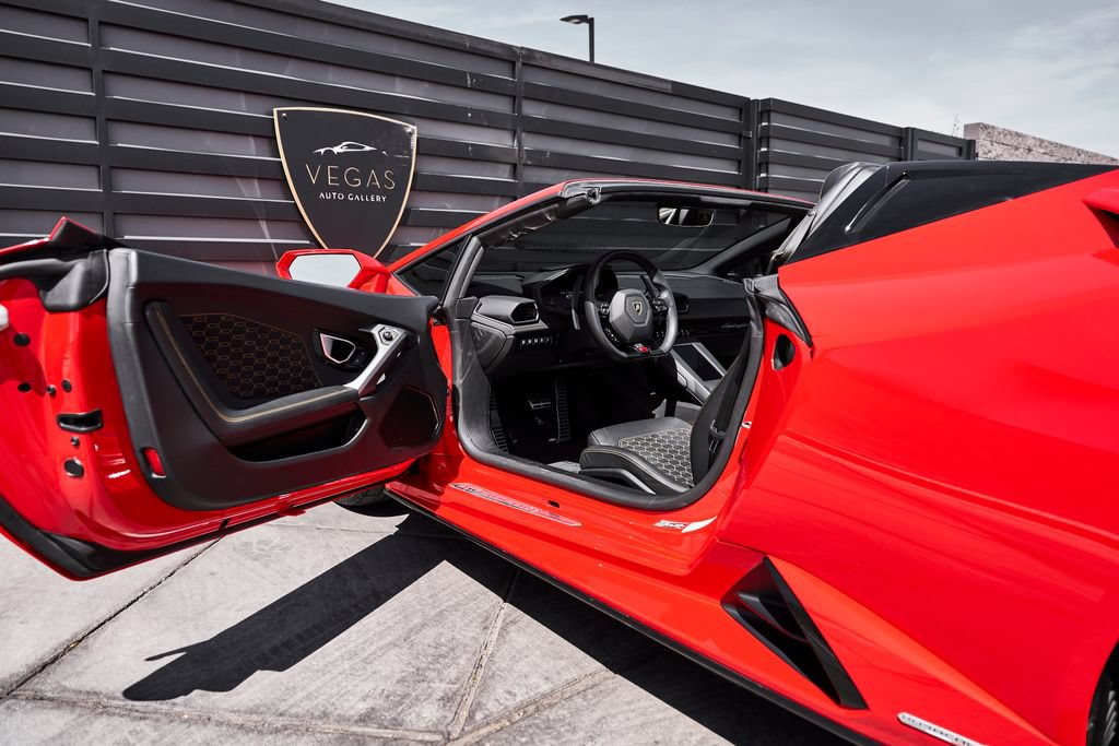 Used 2023 Lamborghini Huracan EVO RWD image 30
