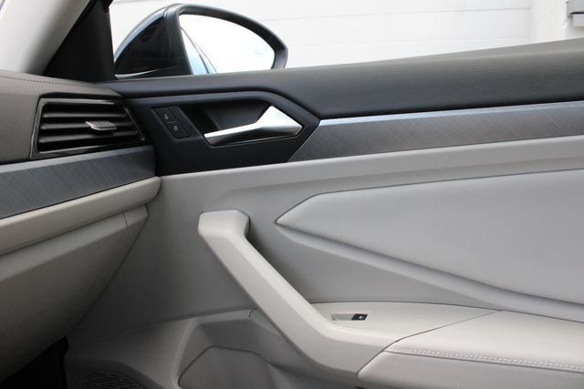 Used 2024 Volkswagen Jetta SE w/ Panoramic Sunroof Package FWD image 20