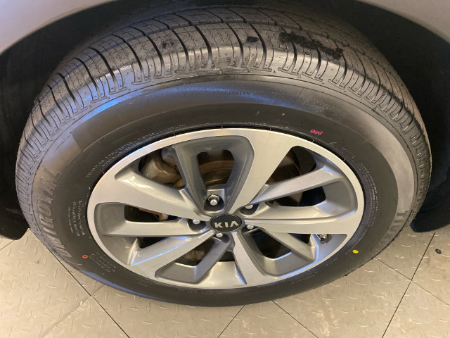 Used 2019 Kia Sorento EX AWD/4WD image 6