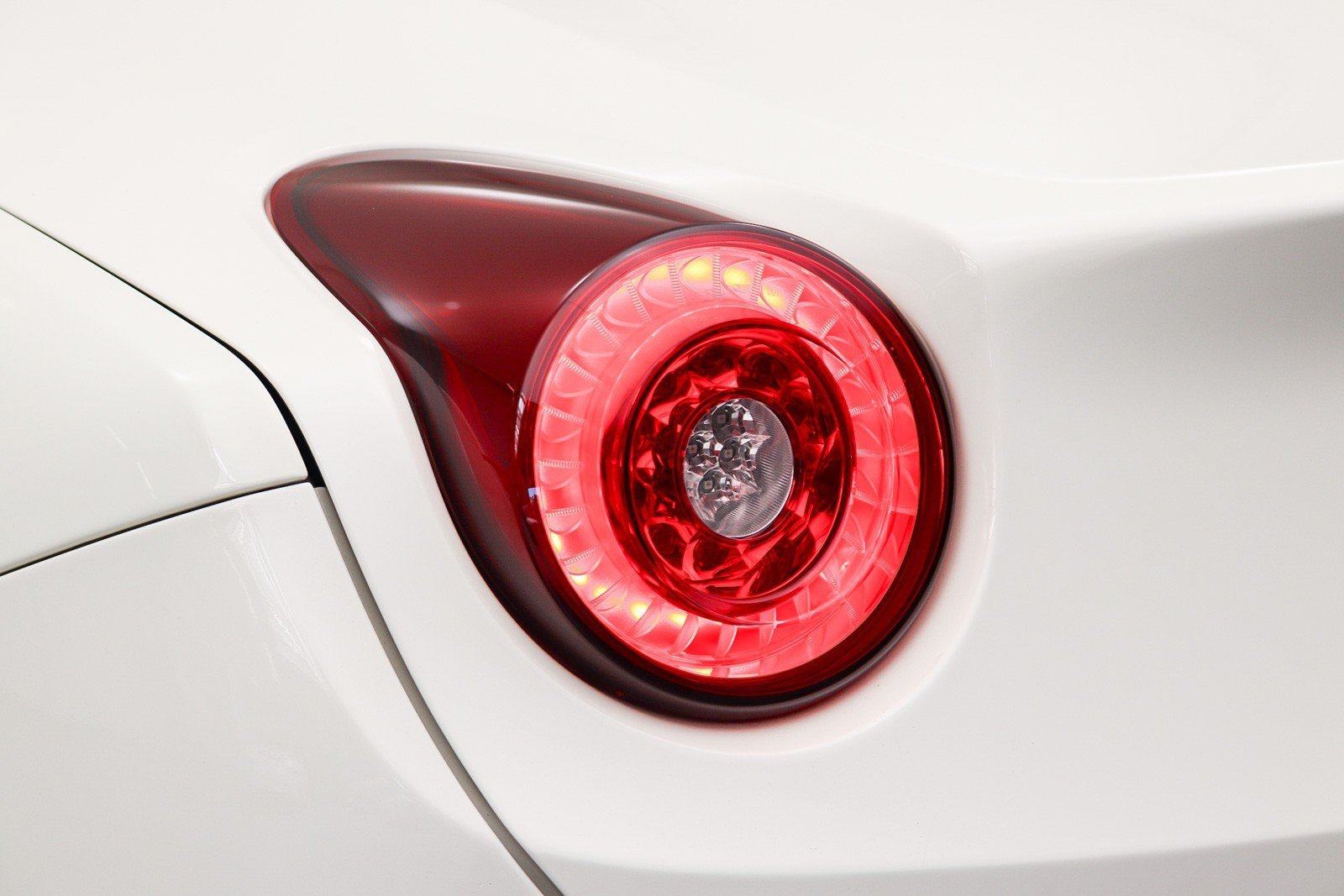 Used 2017 Ferrari California T RWD image 19