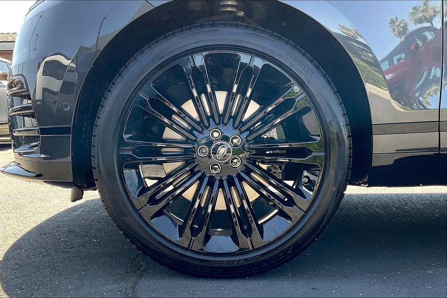 New 2026 Land Rover Range Rover Velar Dynamic SE image 11