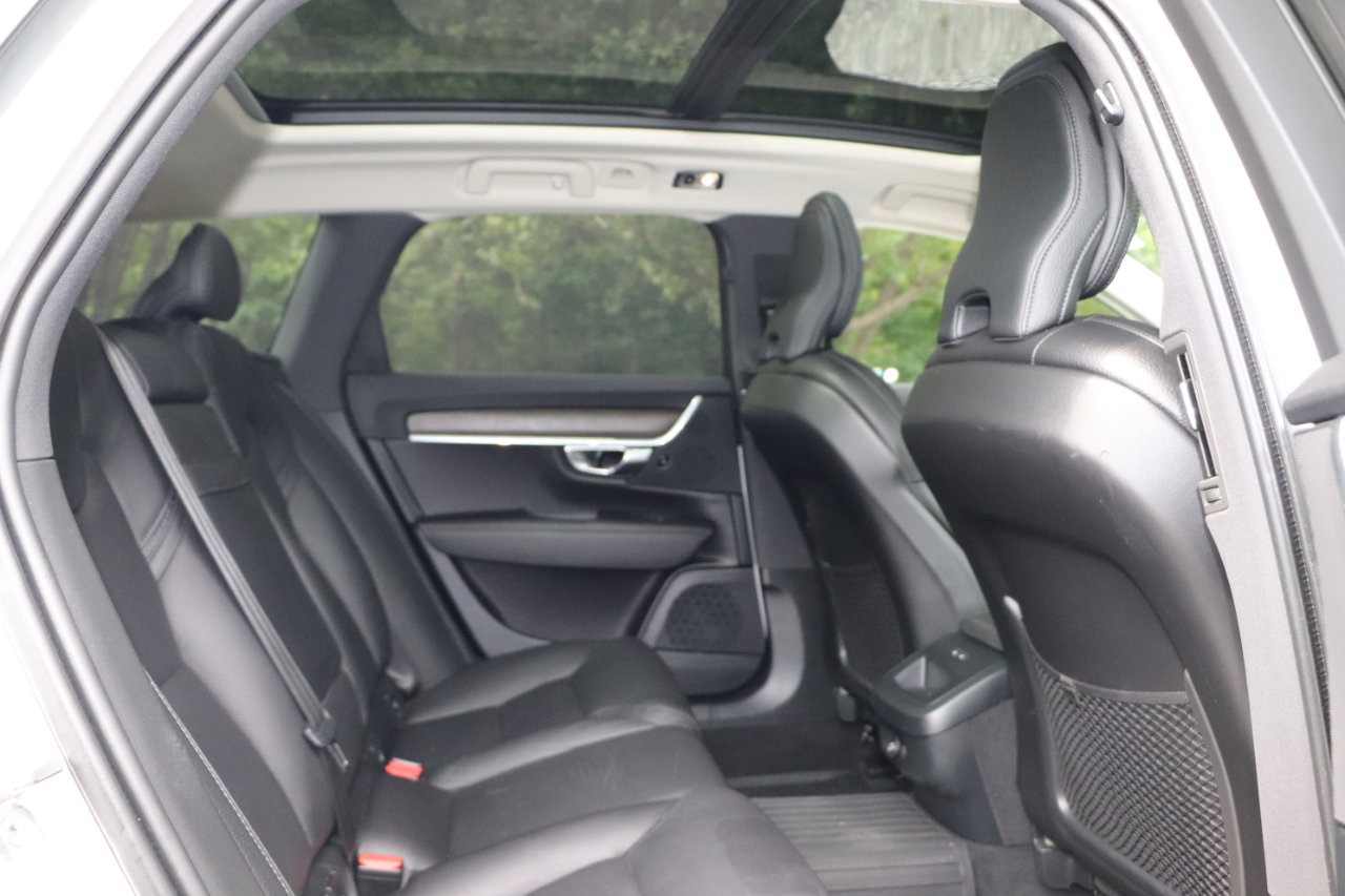 Used 2020 Volvo V90 T6 Cross Country image 30