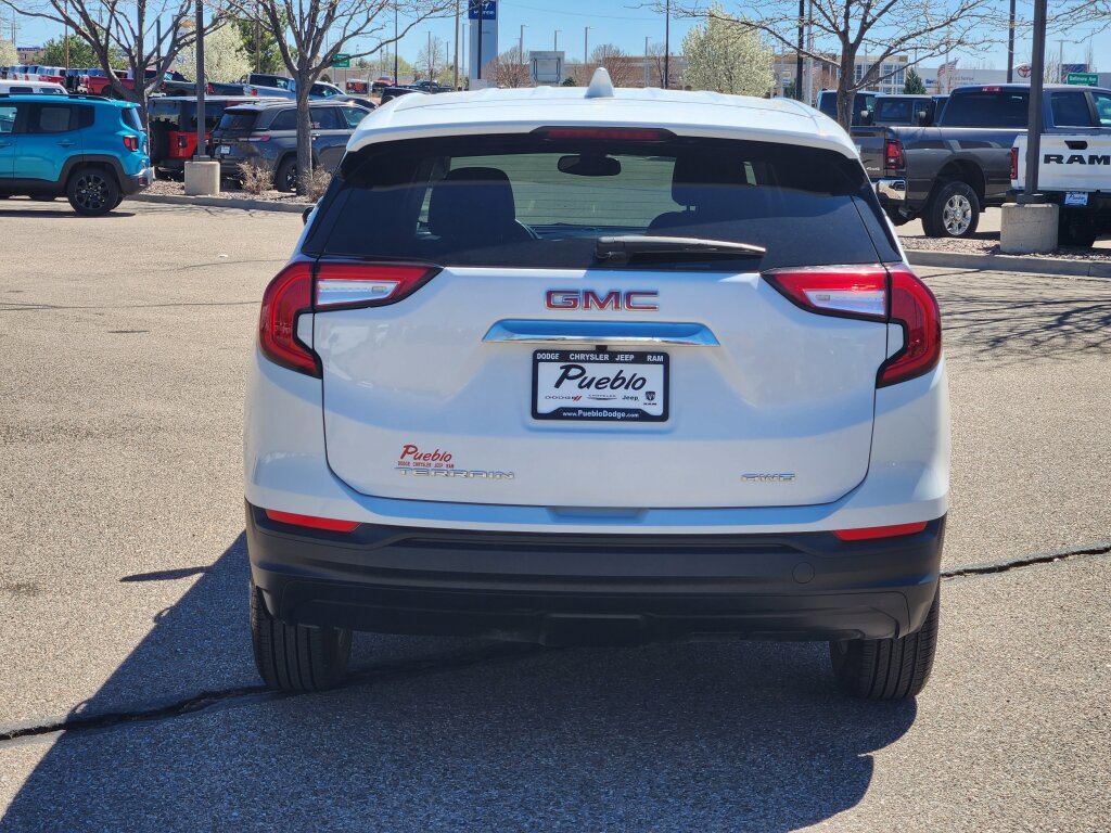 Used 2024 GMC Terrain SLE AWD/4WD image 4