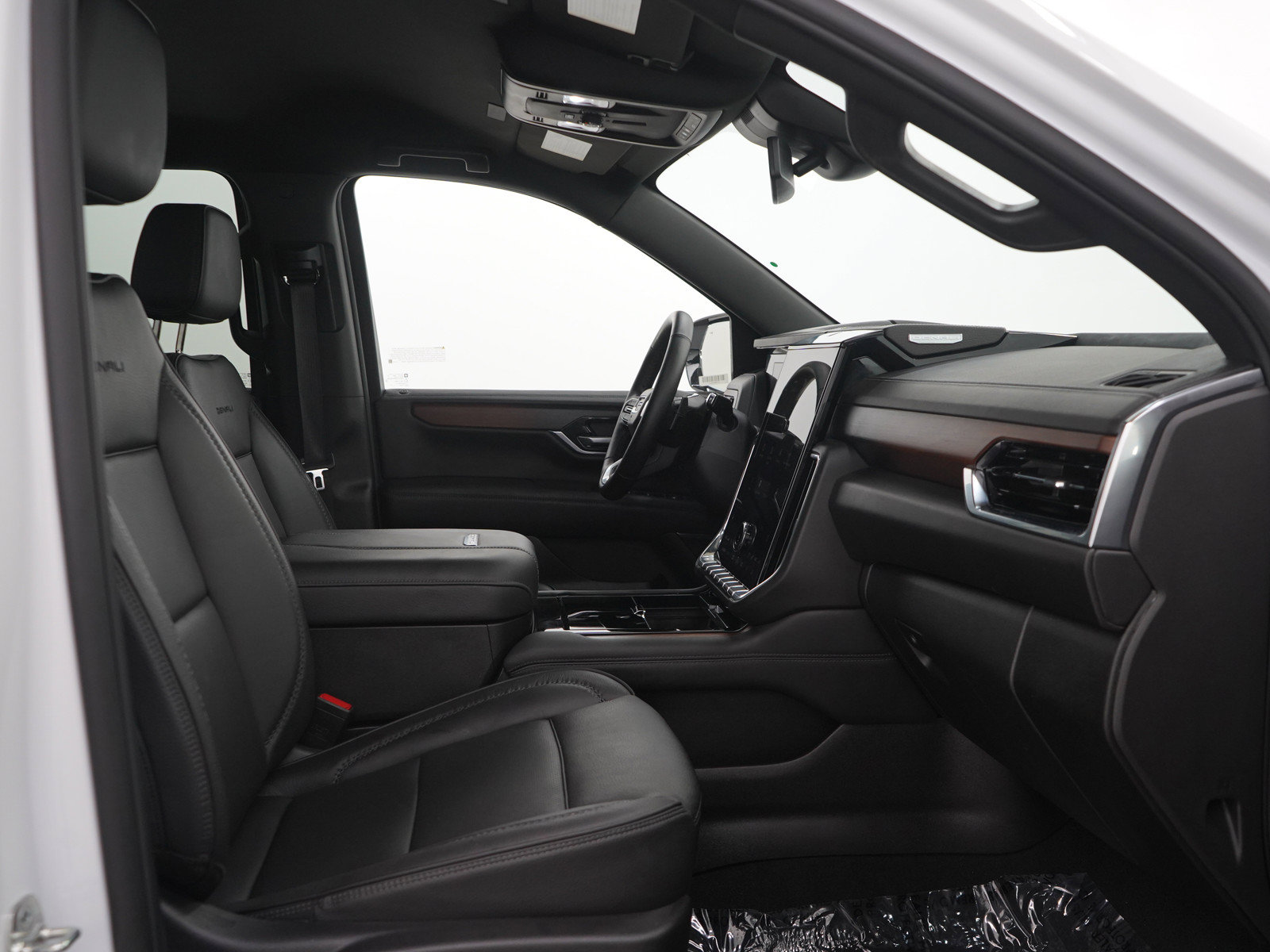 Used 2025 GMC Yukon XL Denali AWD/4WD image 13