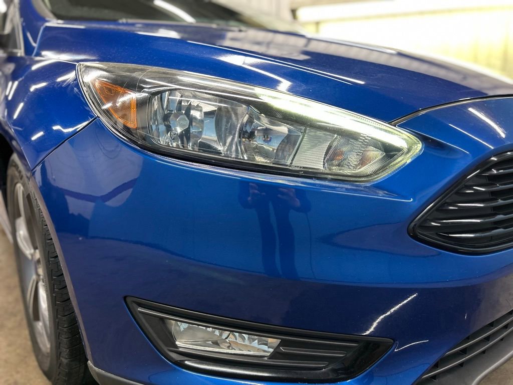 Used 2018 Ford Focus SE w/ SE Appearance Package image 2