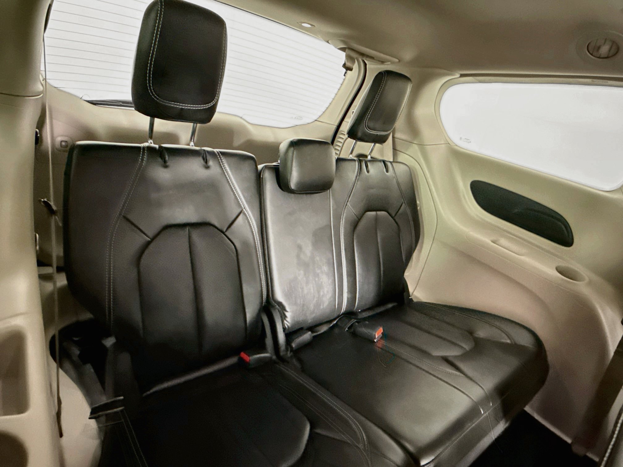 Used 2024 Chrysler Pacifica Touring-L FWD image 26