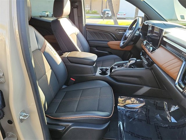 Used 2024 GMC Canyon AT4 image 17