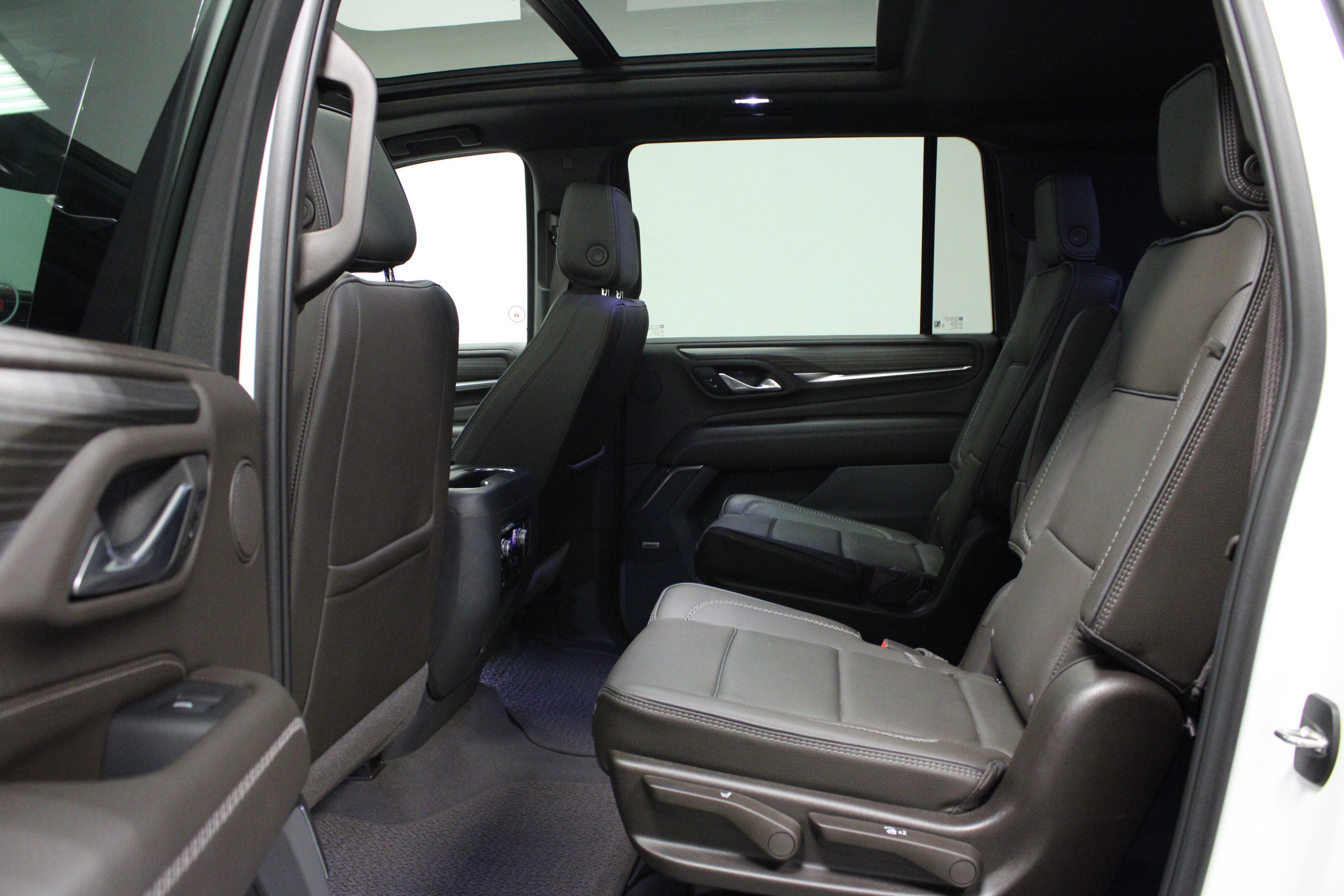 Used 2024 GMC Yukon XL Denali image 13