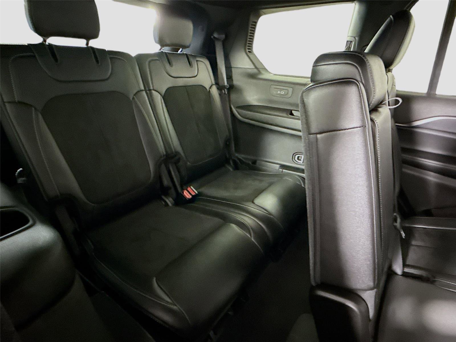 Used 2024 Jeep Grand Cherokee L Laredo image 20