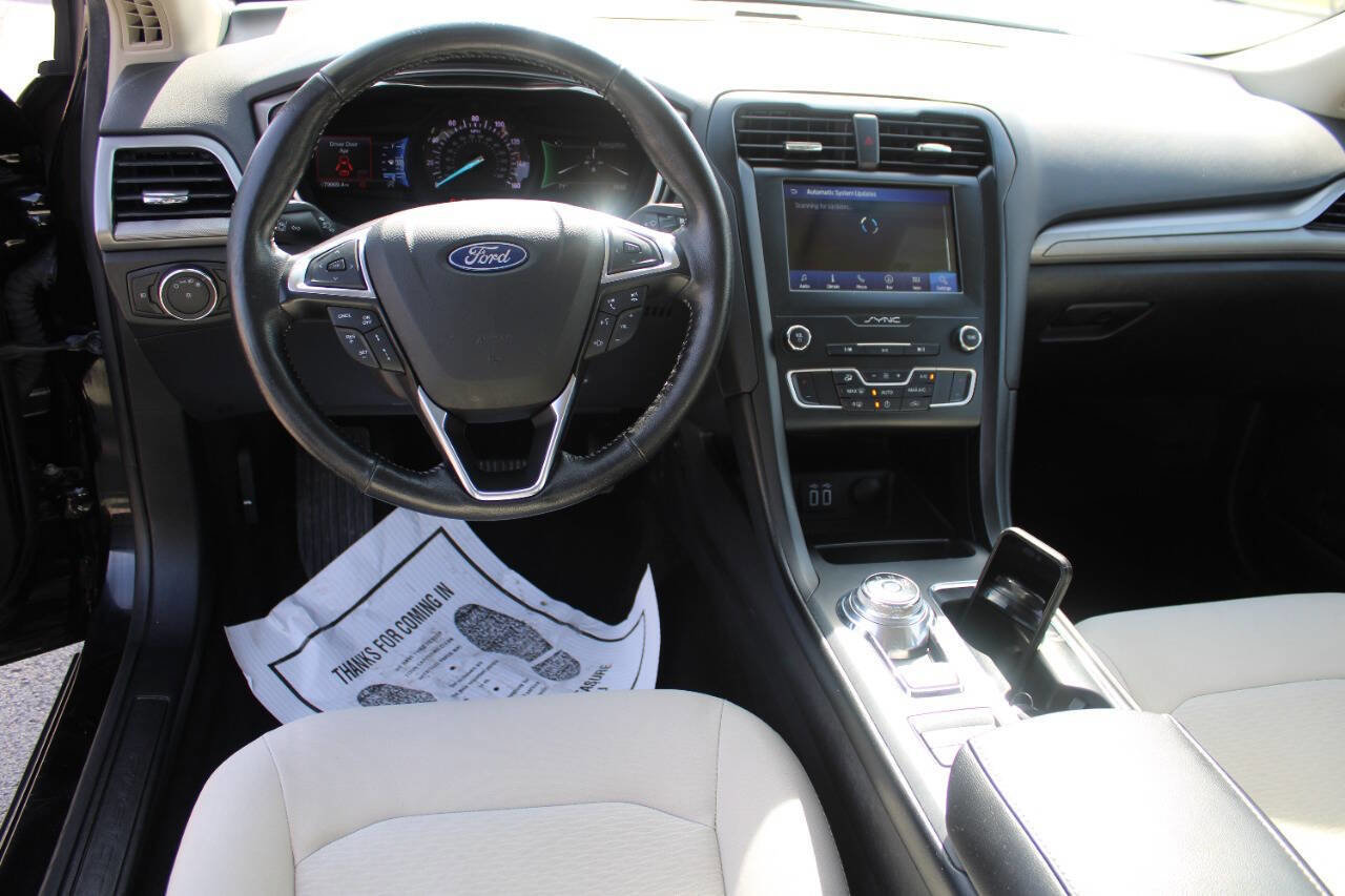 Used 2020 Ford Fusion SE w/ Equipment Group 151A image 16