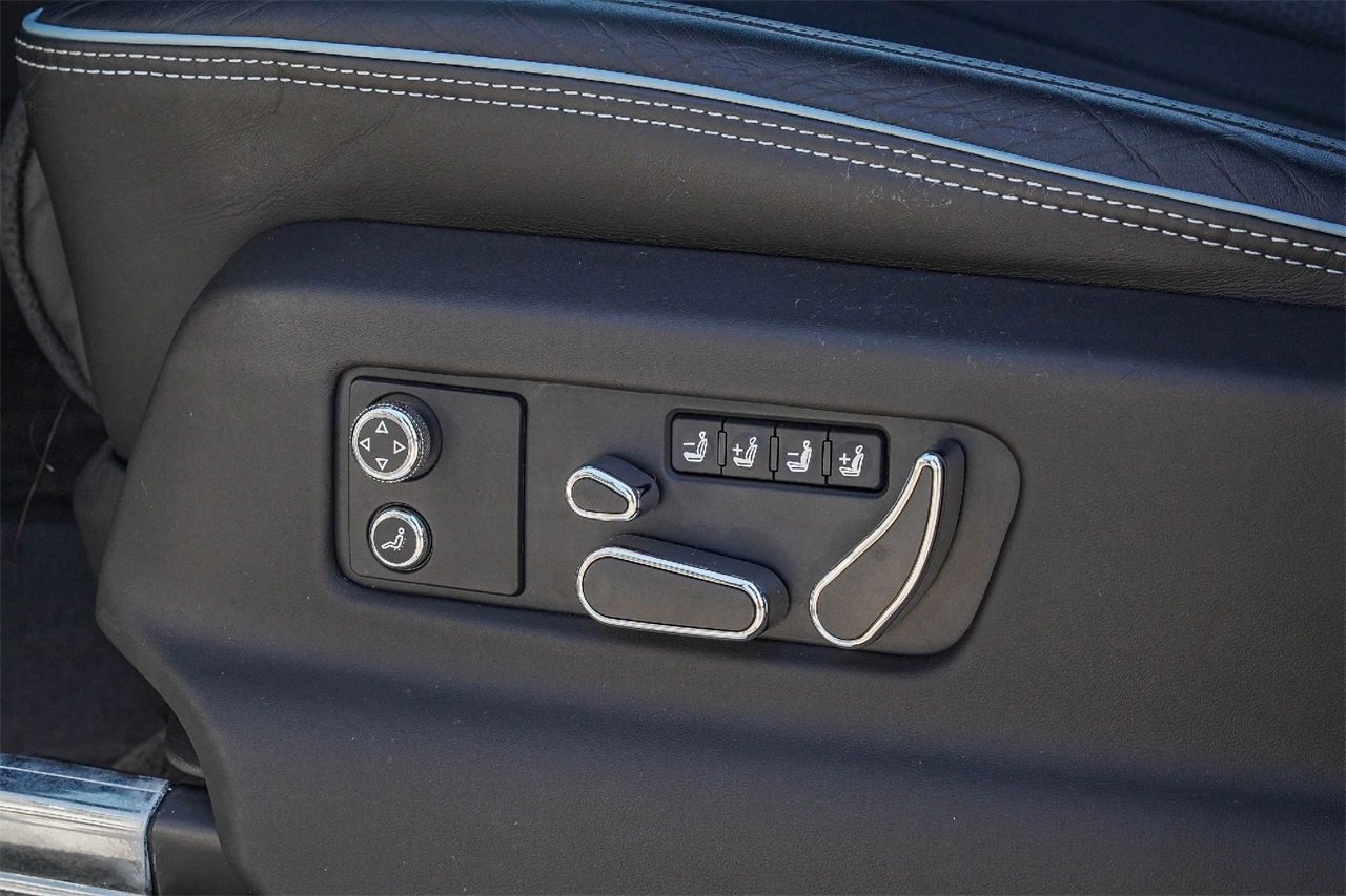 Used 2023 Bentley Bentayga image 36