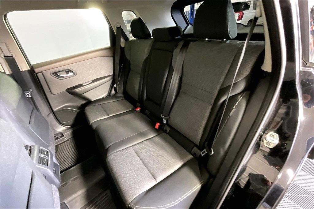 Used 2022 Nissan Rogue SV FWD image 30