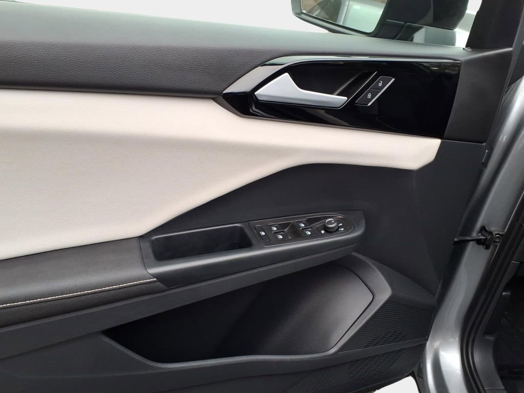 Used 2025 Volkswagen Taos S image 7