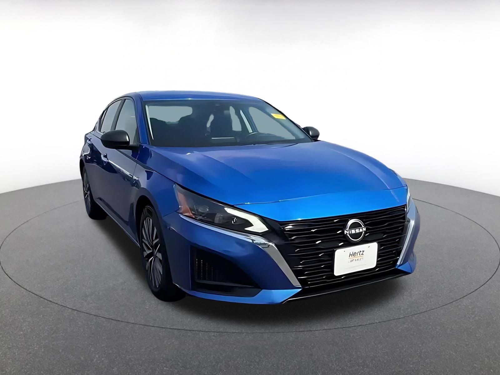 Used 2025 Nissan Altima 2.5 SV FWD image 3