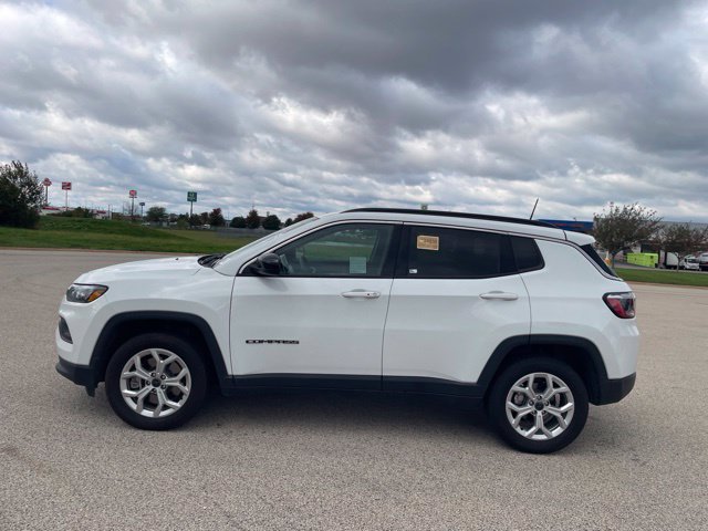 Used 2026 Jeep Compass Latitude AWD/4WD image 5