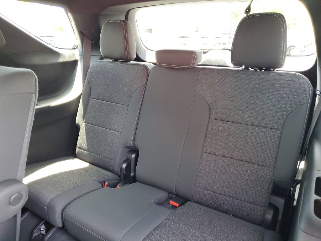 Used 2025 Chevrolet Traverse LT w/ Driver Confidence Package FWD image 30