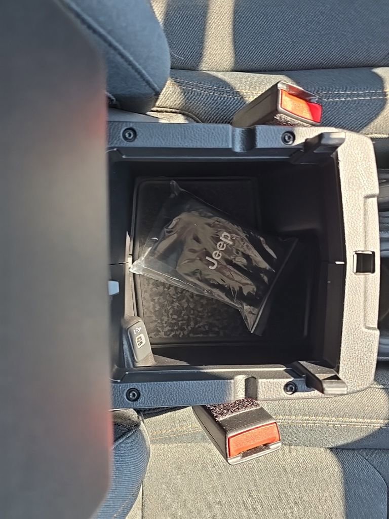 Certified 2024 Jeep Gladiator Sport AWD/4WD image 32