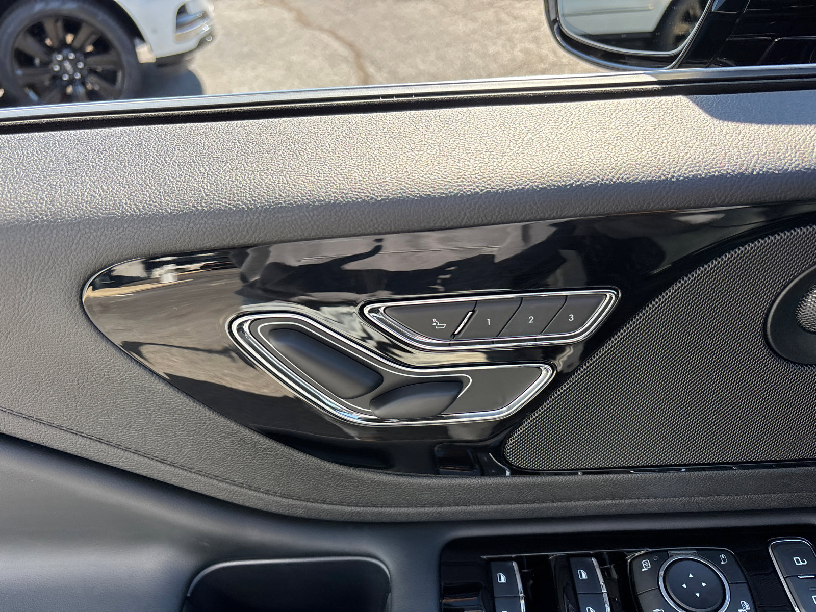 New 2025 Lincoln Aviator Reserve w/ Illumination Package image 12