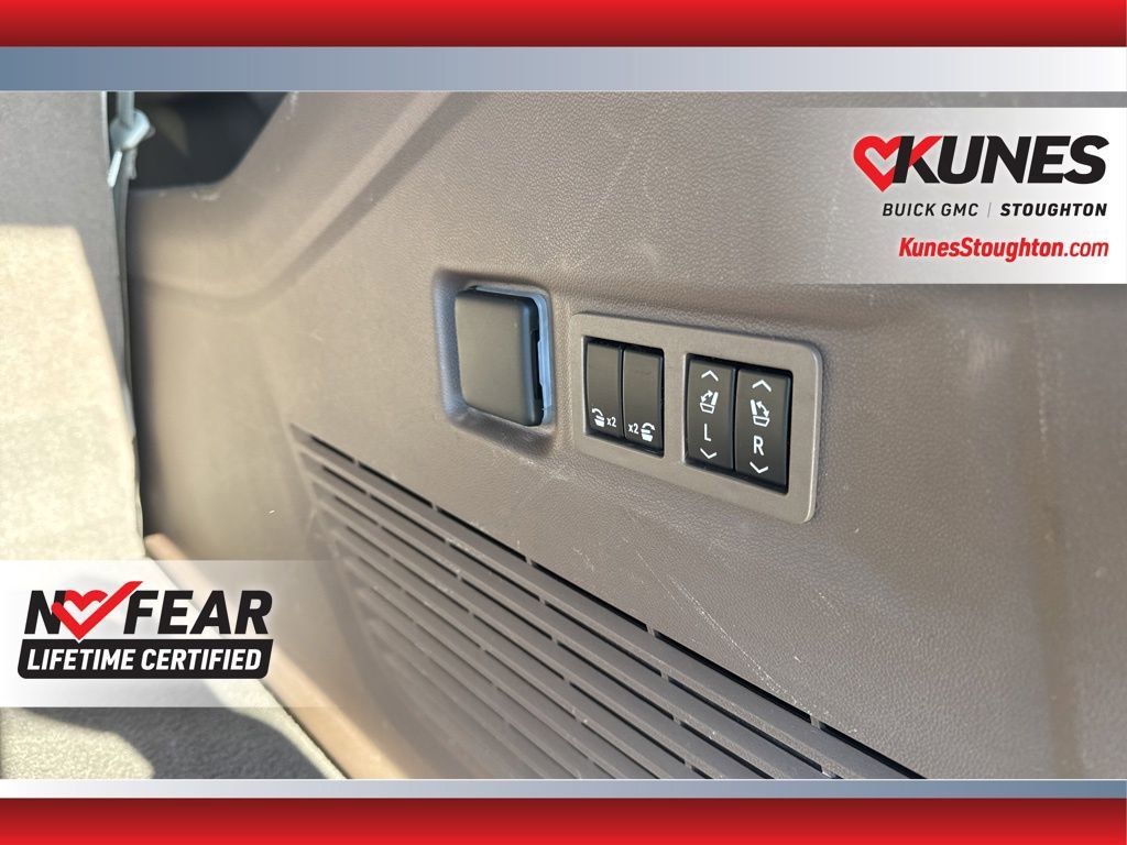 Used 2023 GMC Yukon XL Denali image 31