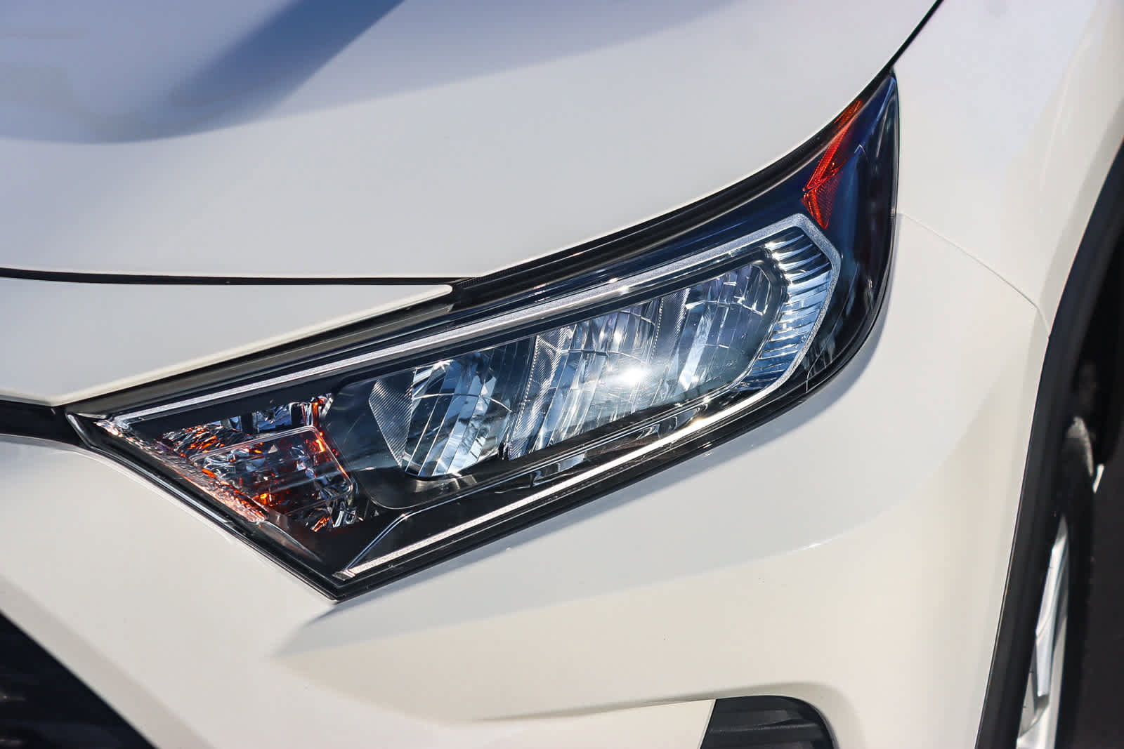 Used 2020 Toyota RAV4 XLE image 7