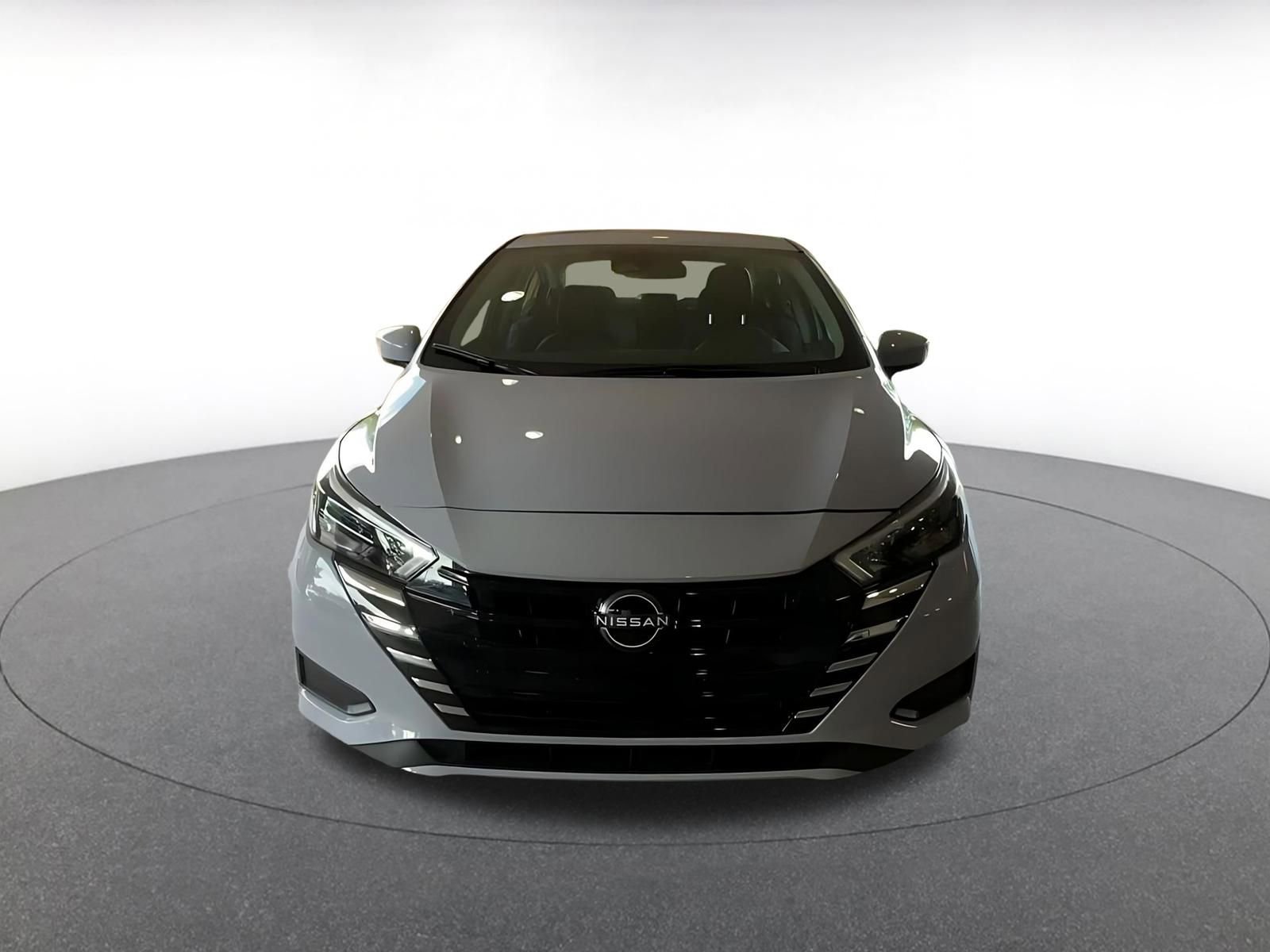 Used 2025 Nissan Versa SV image 4