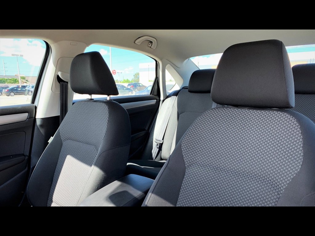 Used 2013 Volkswagen Passat 2.5 S FWD image 10
