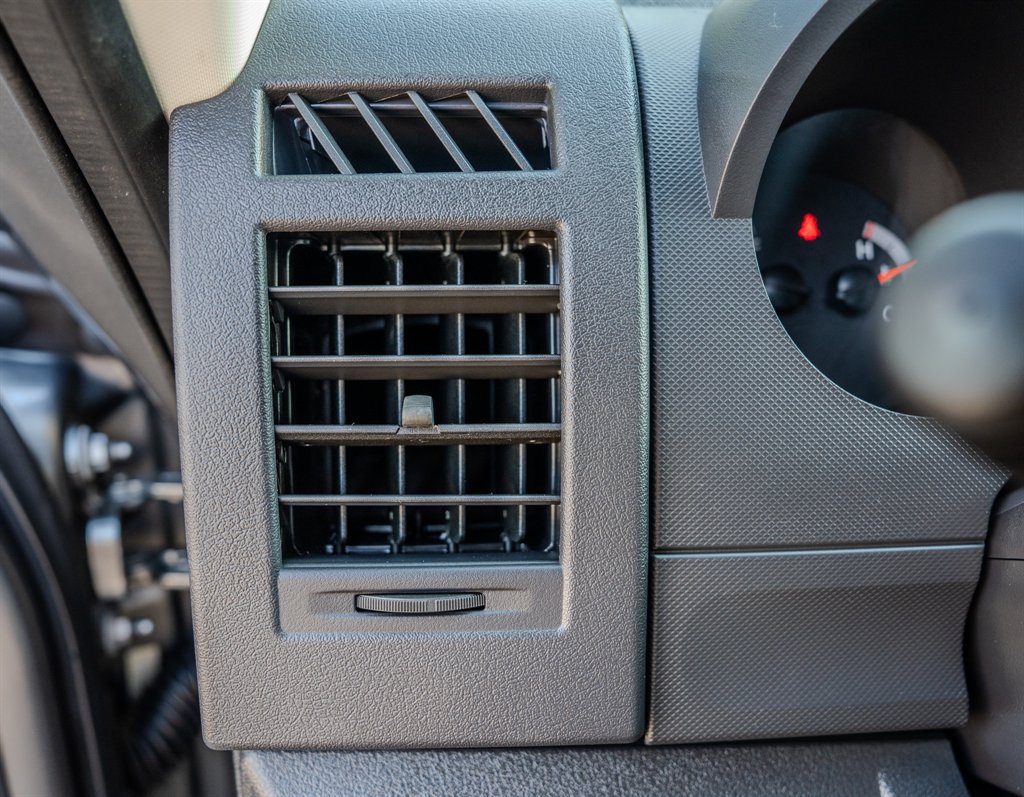 Used 2011 Dodge Nitro Heat RWD image 16