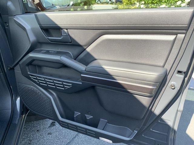 Used 2025 Toyota 4Runner SR5 AWD/4WD image 13