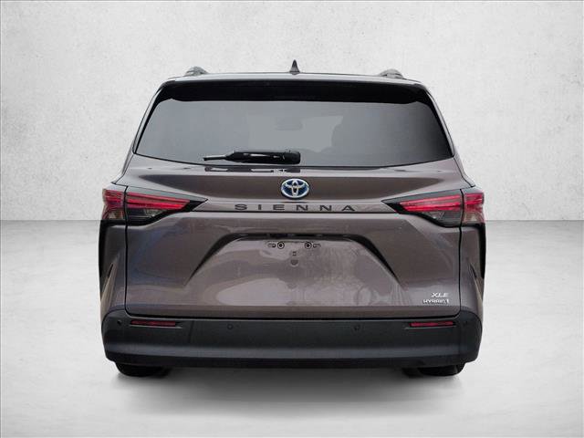 Used 2022 Toyota Sienna XLE w/ XLE Plus Package image 7