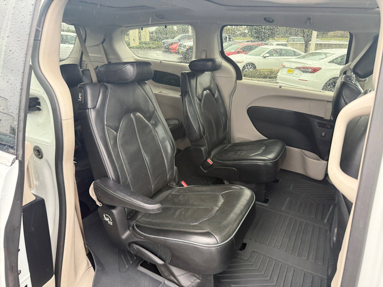 Used 2018 Chrysler Pacifica Limited image 21