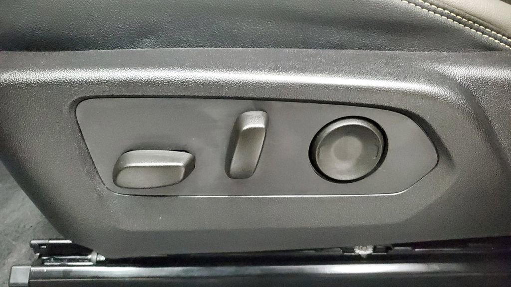 Used 2023 Chevrolet Colorado ZR2 w/ ZR2 Convenience Package III image 22