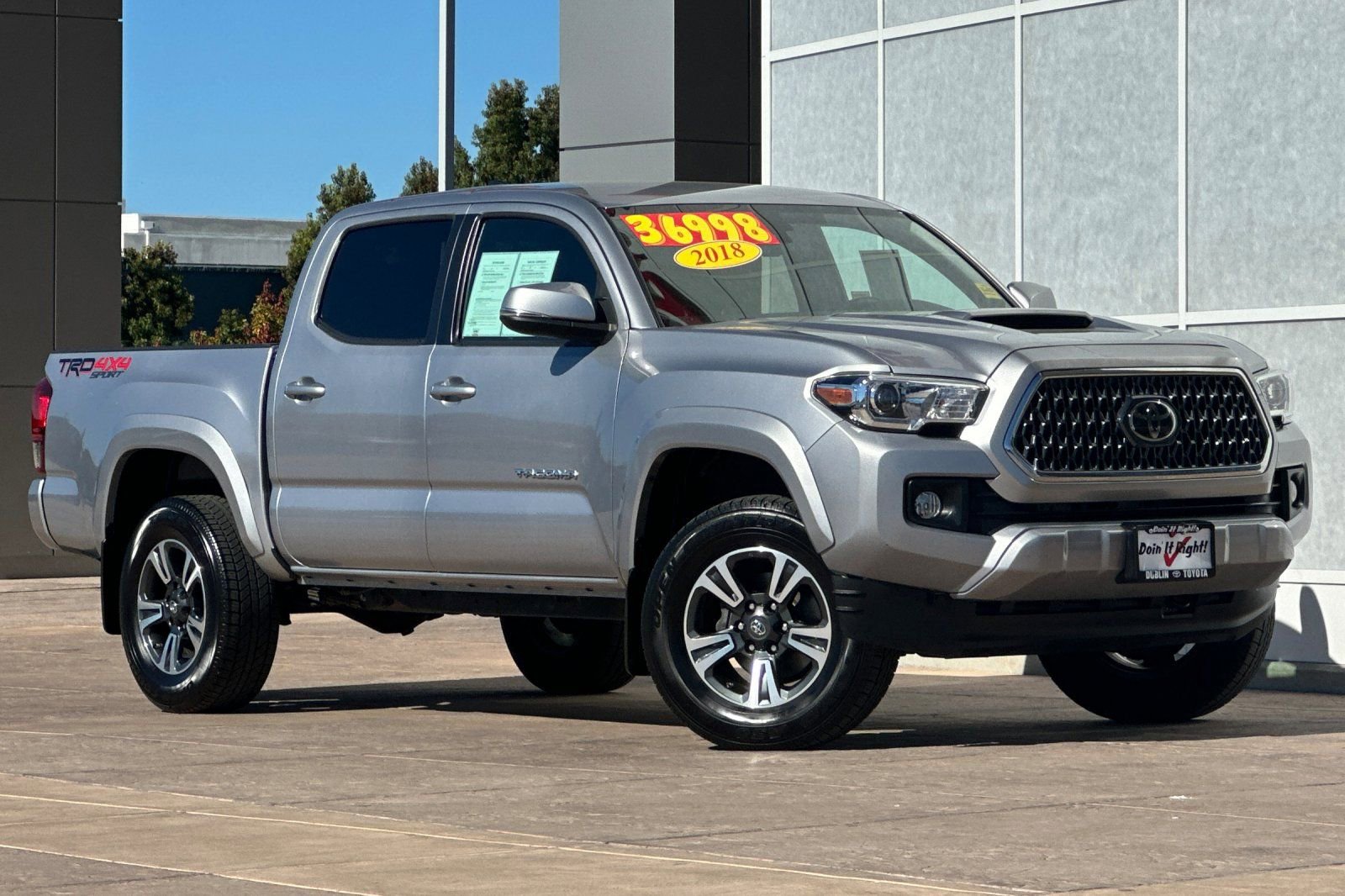 Certified 2018 Toyota Tacoma TRD Sport image 2