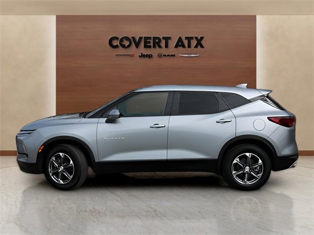 Used 2025 Chevrolet Blazer LT image 2
