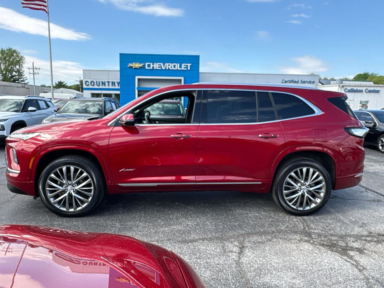 Used 2025 Buick Enclave Avenir w/ Super Cruise Package AWD/4WD image 2