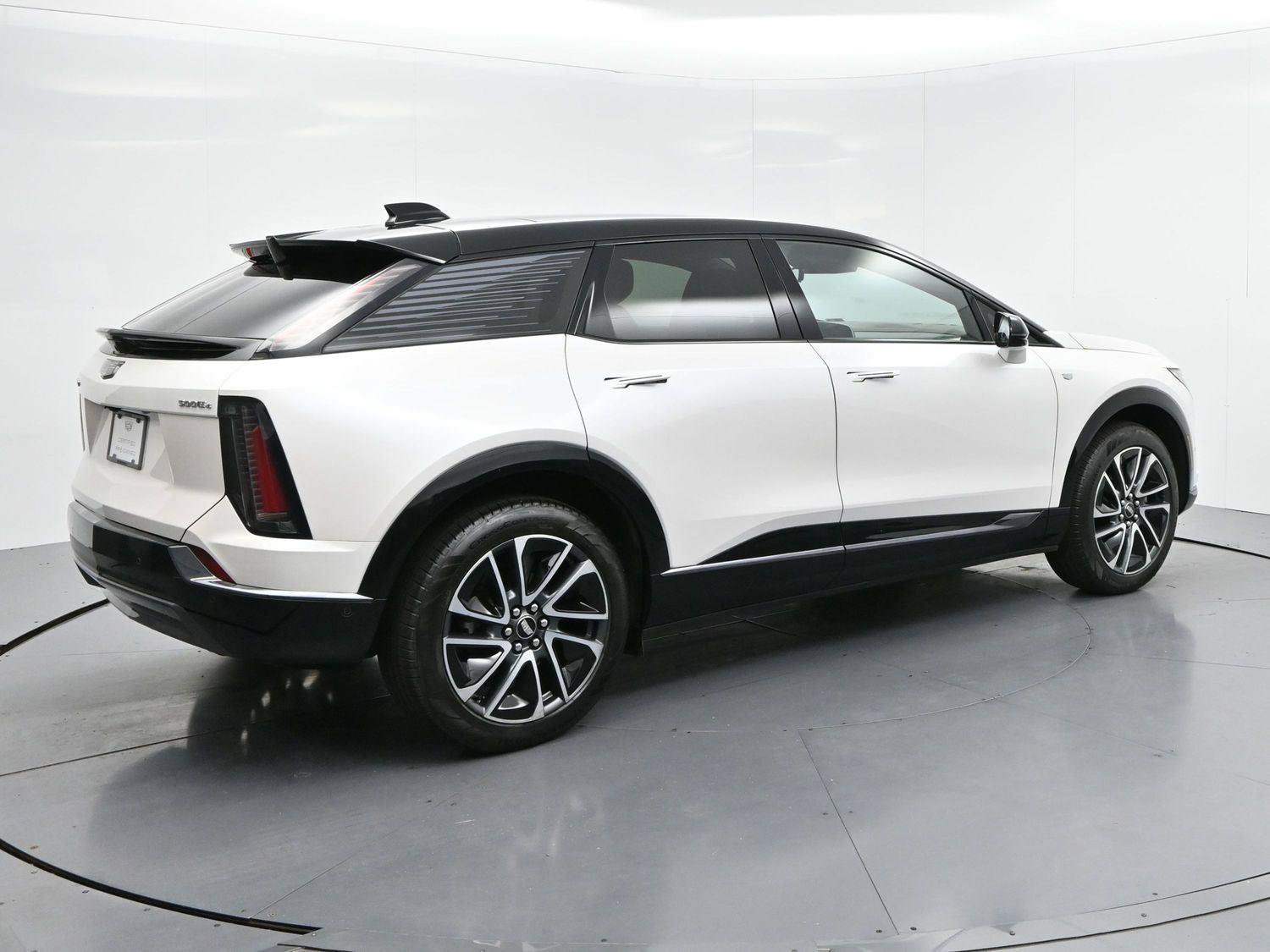 Certified 2025 Cadillac Optiq Sport 1 AWD/4WD image 7