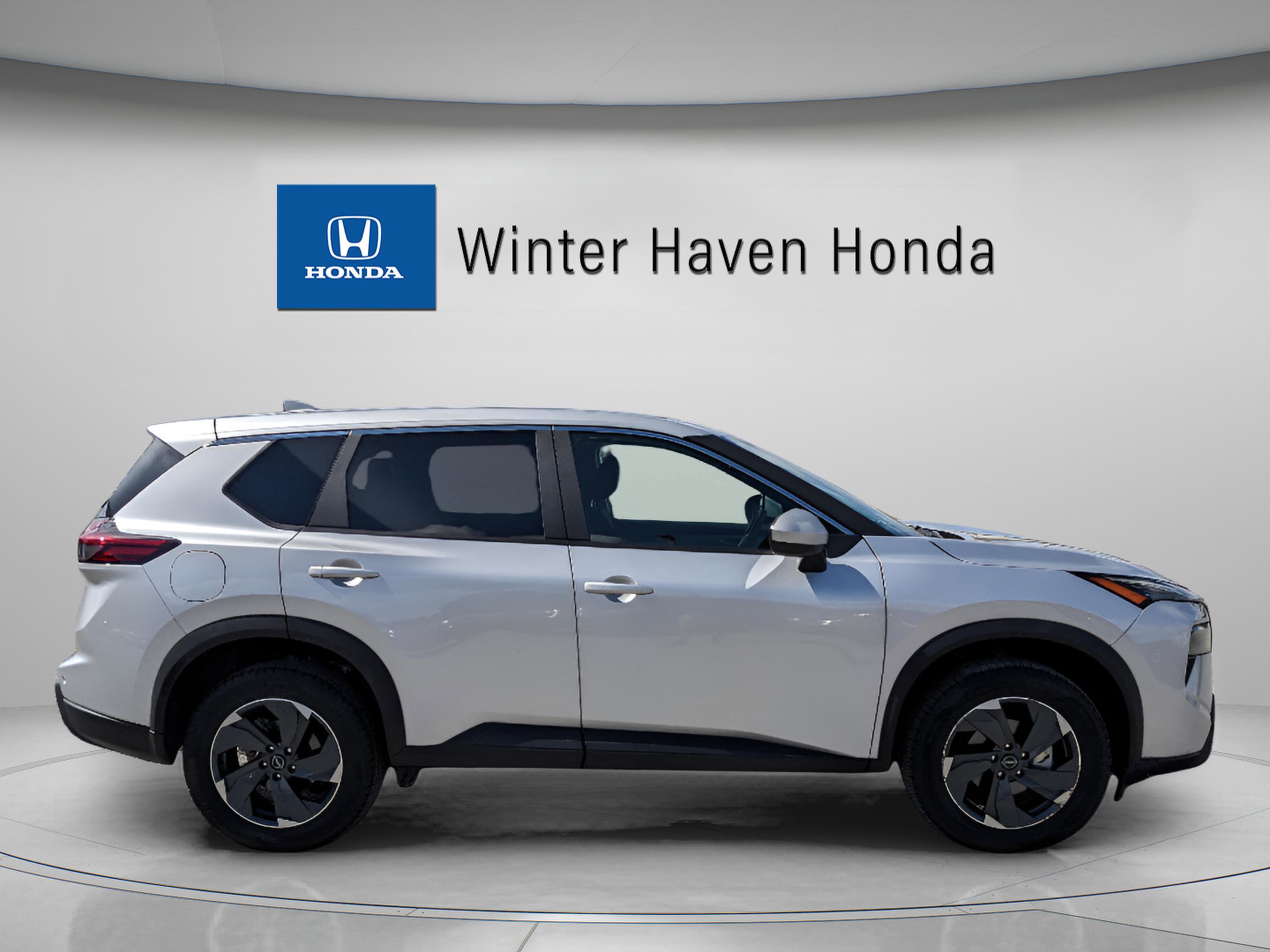 Used 2024 Nissan Rogue SV image 9