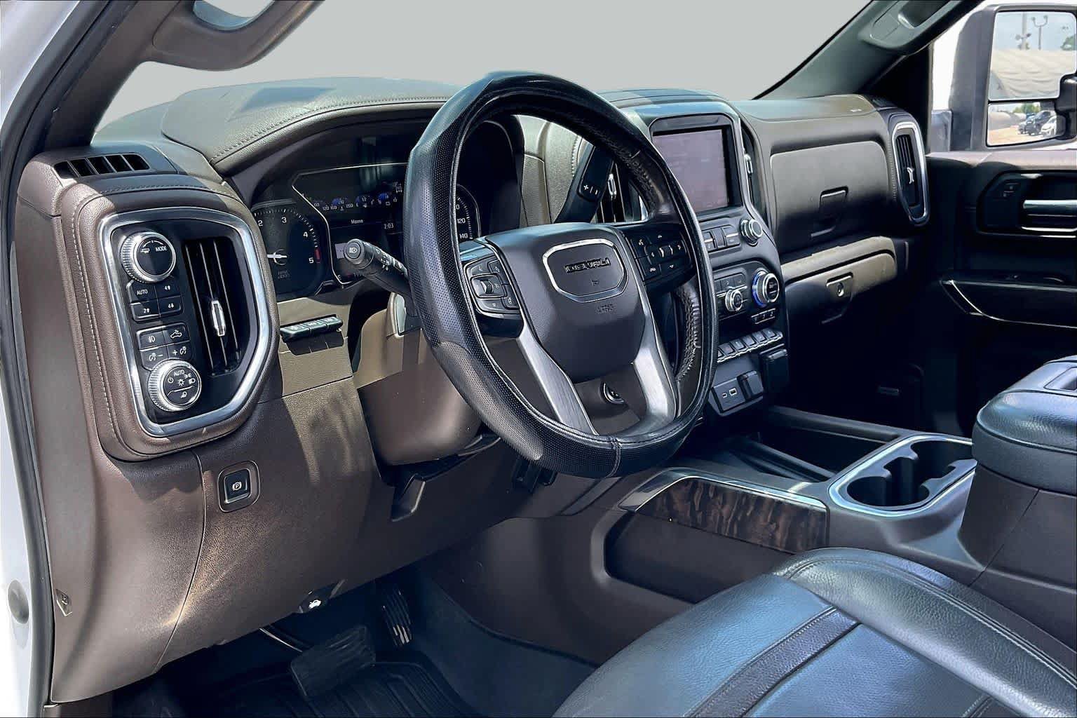 Used 2022 GMC Sierra 2500 Denali w/ Technology Package AWD/4WD image 17