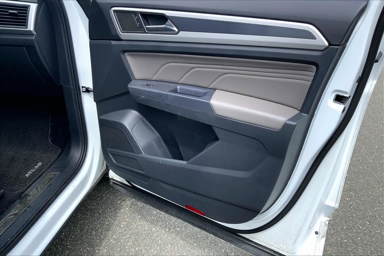 Used 2021 Volkswagen Atlas SE w/ Panoramic Sunroof Package AWD/4WD image 23