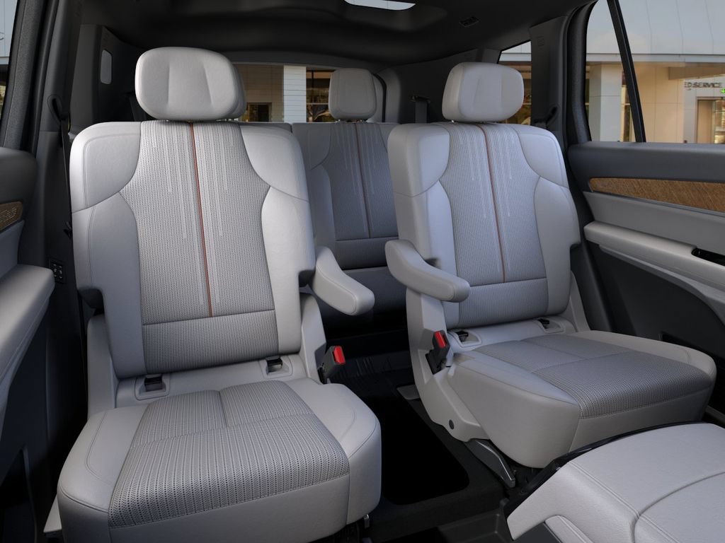 New 2027 Cadillac Vistiq Luxury w/ LPO, Floor Liner Package AWD/4WD image 17