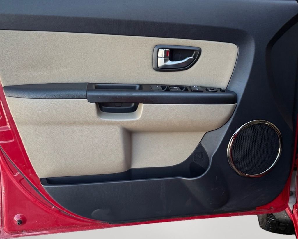 Used 2013 Kia Soul ! w/ Premium Pkg FWD image 12