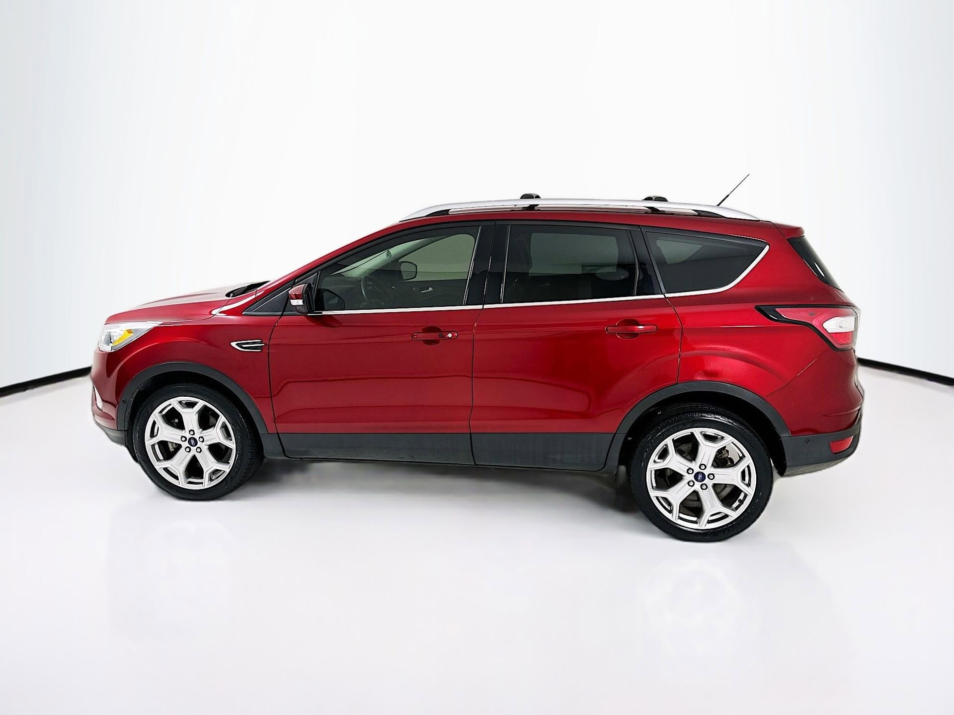 Used 2017 Ford Escape Titanium w/ Equipment Group 301A FWD image 5