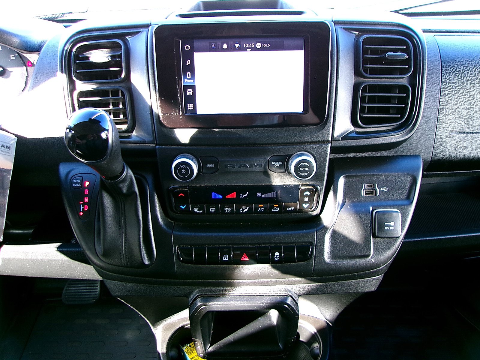 Used 2025 RAM ProMaster 2500 w/ Convenience Group FWD image 9
